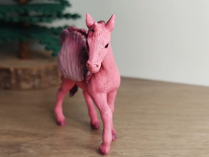 Figurine jeune licorne Pégase Rose Schleich - photo numéro 2