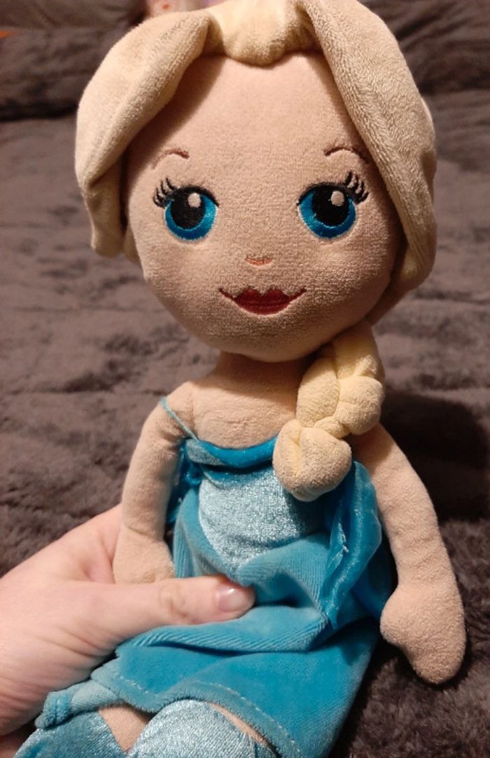 Poupée la reine des neiges - photo numéro 2