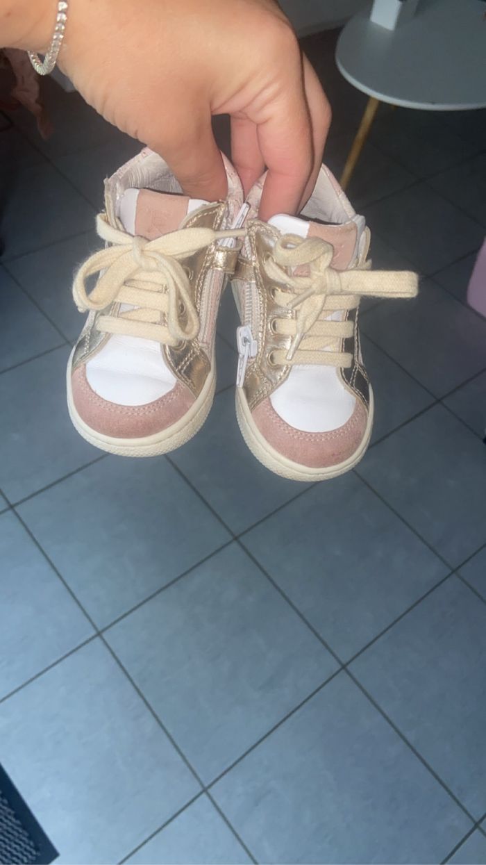 Chaussures taille 20