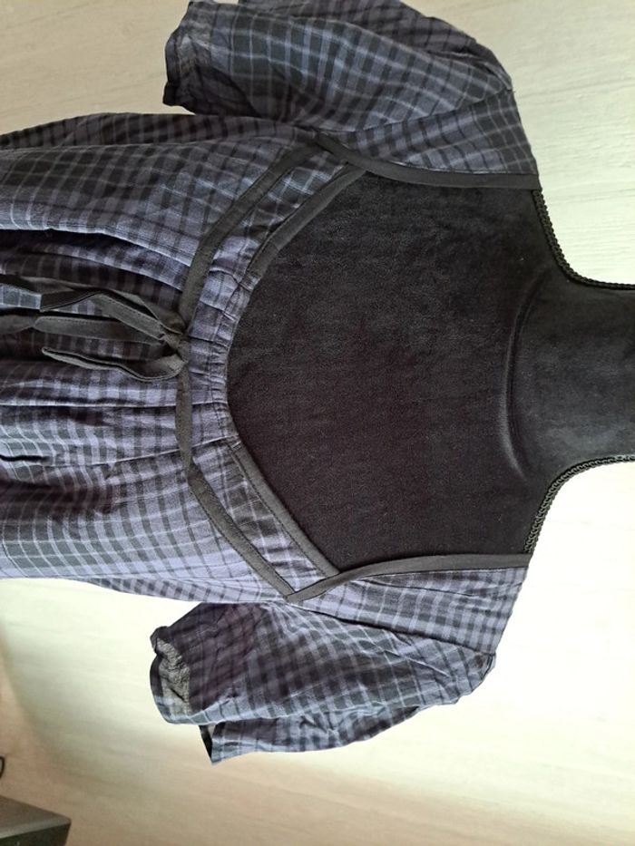 Robe violette et noire - photo numéro 2