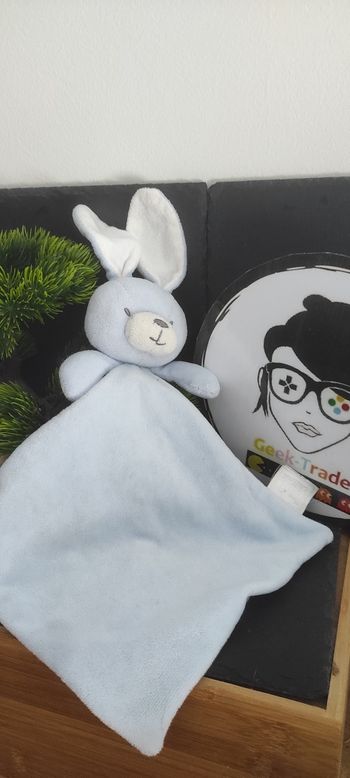 doudou lapin bleu losange mouchoir blanc gris mes petits cailloux  DD003093