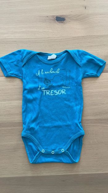 Bodie bleu manches courtes absorba 6 mois