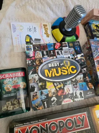 Lot jeux de société scrabble trivial poursuit Monopoly