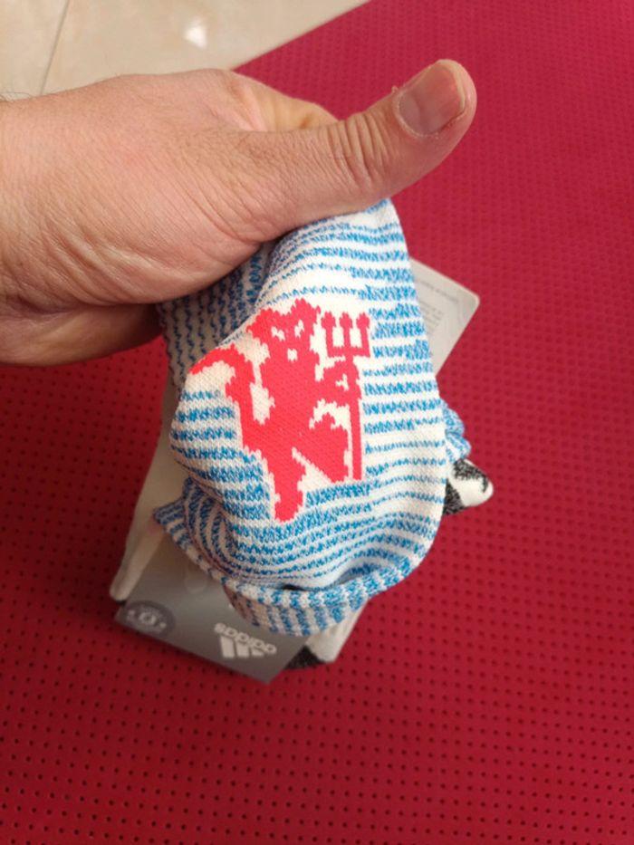 Chaussettes de foot Manchester United, Adidas Authentique Officiel taille 31/33, Neuf - photo numéro 2