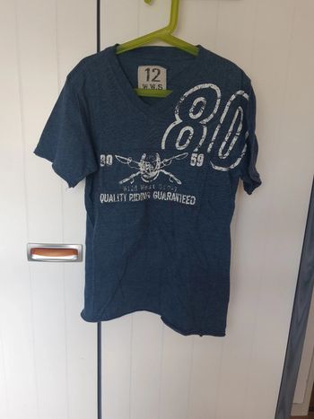 T shirt bleu col v