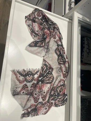 Écharpe à motif rose