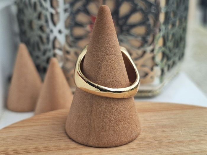 Bague chevalière créatrice dorée en forme de cœur Rouge laqué, orné d'un motif œil dorée - photo numéro 3
