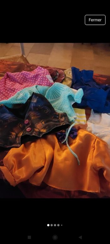 Lot ancien vêtements poupée 
J50