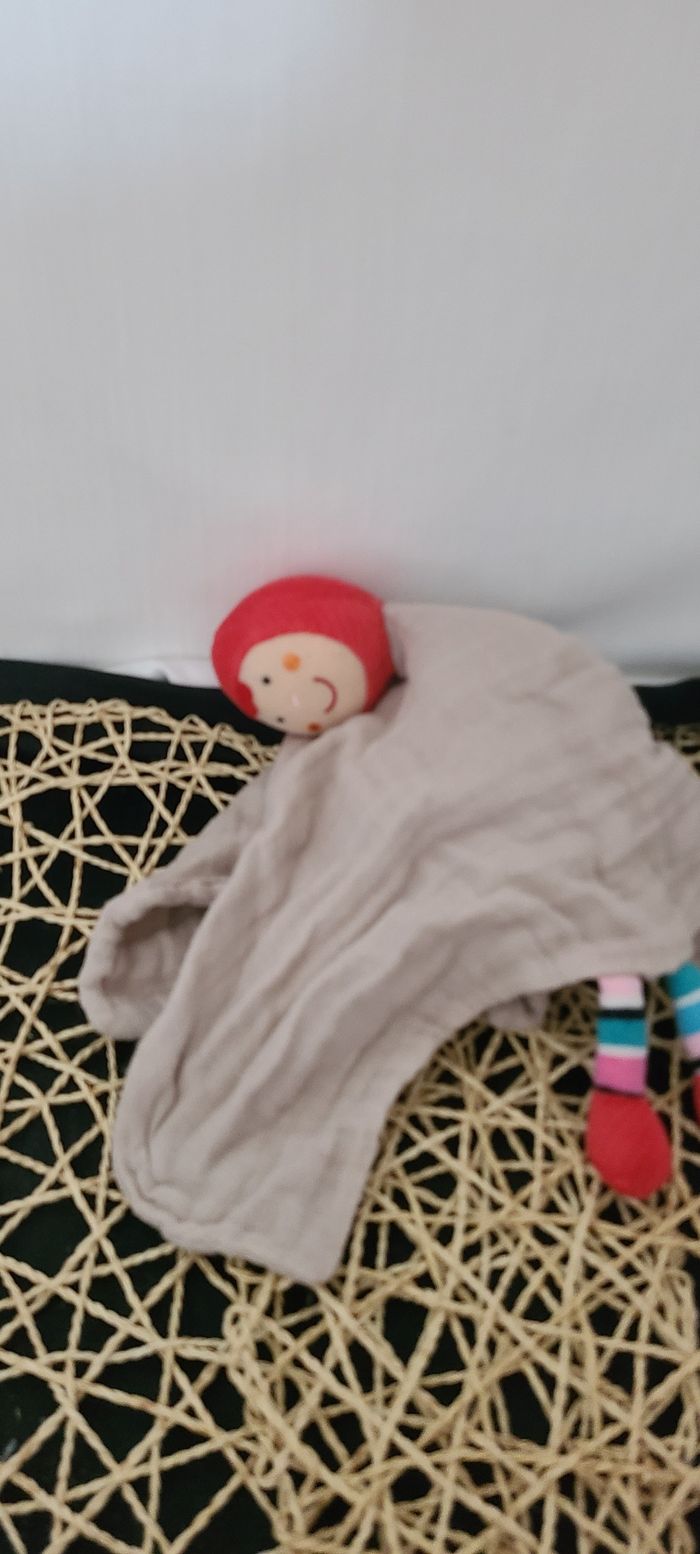 Doudou plat lutin chaperon rouge beige EBULOBO - photo numéro 2