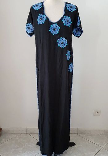 Djellaba noire et bleue