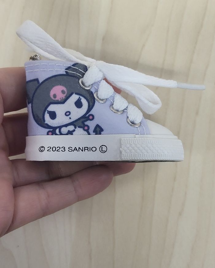 Porte-clé Sanrio Sneaker Kuromi - photo numéro 3