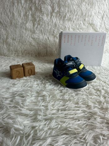 Paire de chaussures Geox taille 20