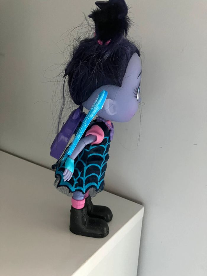 Poupée vampirina Disney 26 cm’ - photo numéro 4