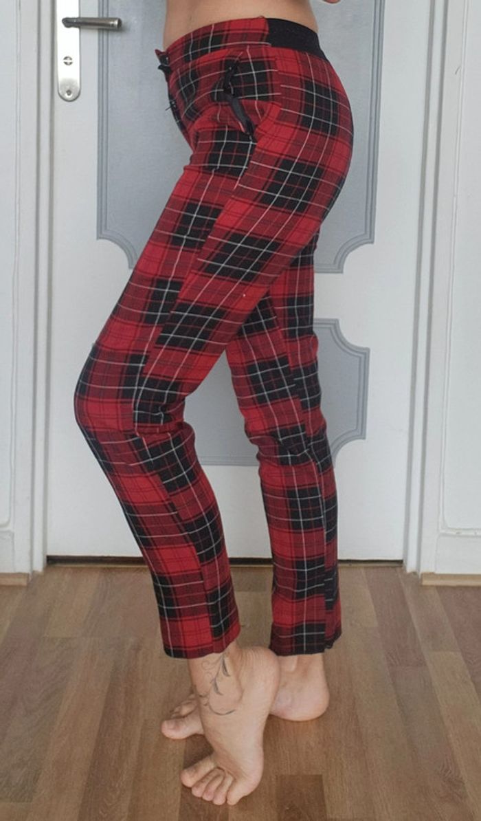 Pantalon a carreaux rouge et noir Taille 36 - photo numéro 2