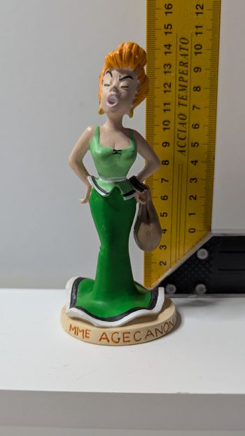 [Plastoy] Figurine Astérix&Obélix Mme Agecanonix