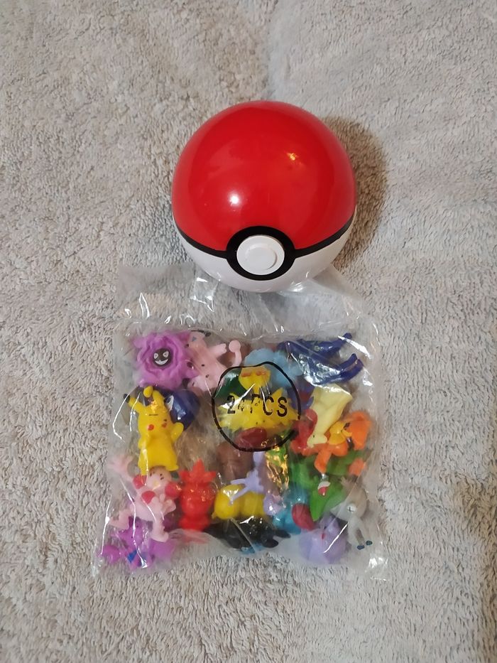 24 mini Pokémons + 1 pokéball