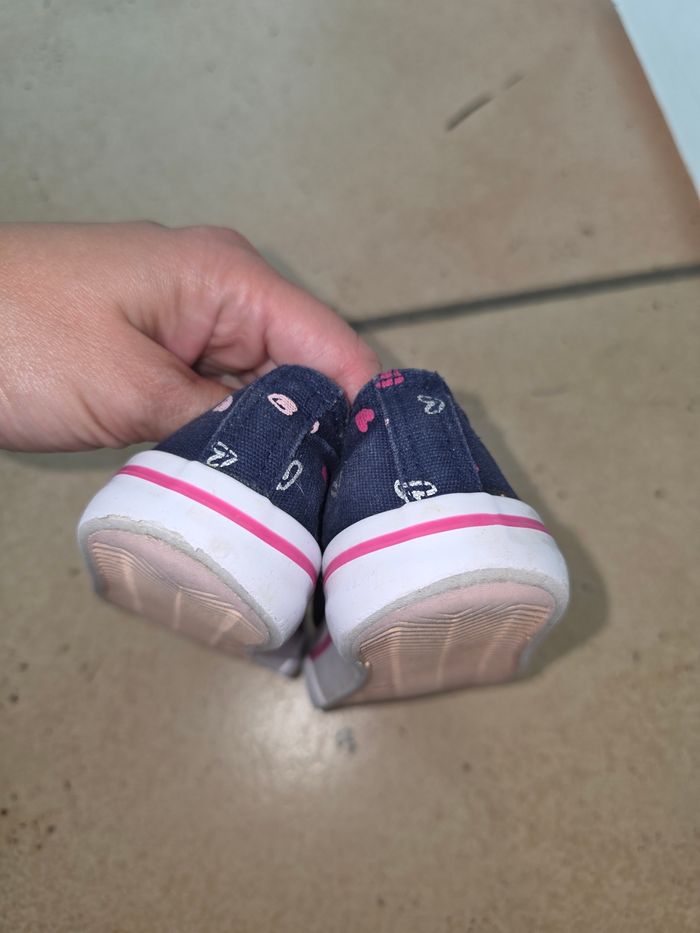 Chaussures en toile taille 24 - photo numéro 2