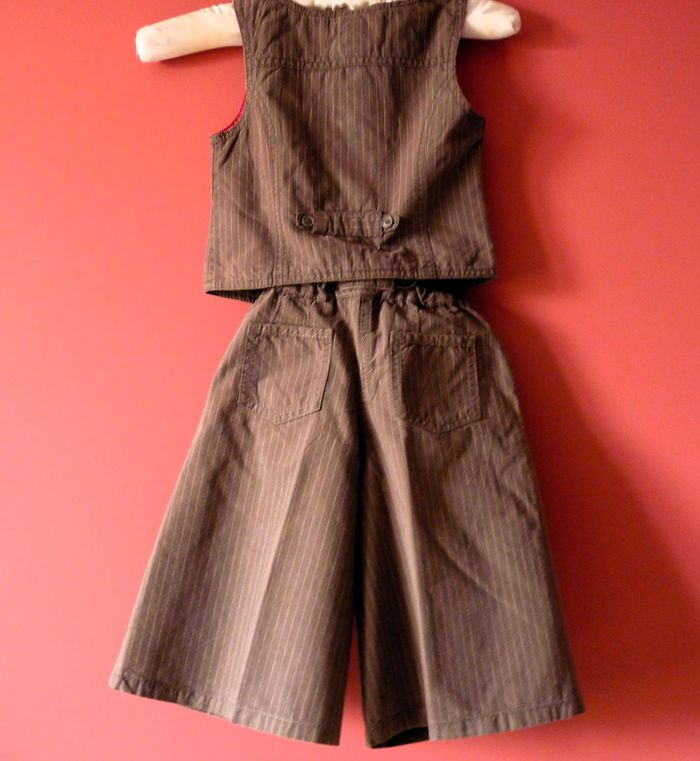 Ensemble tenue Fille Okaidi 4 ans pantacourt gilet 2 pièces marron TBE - photo numéro 3