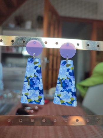 Boucle d'oreille Violette