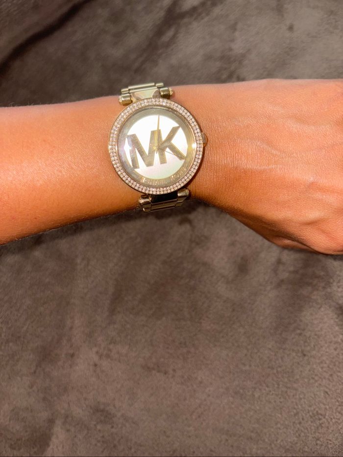 Montre Michael Kors doré en bon état