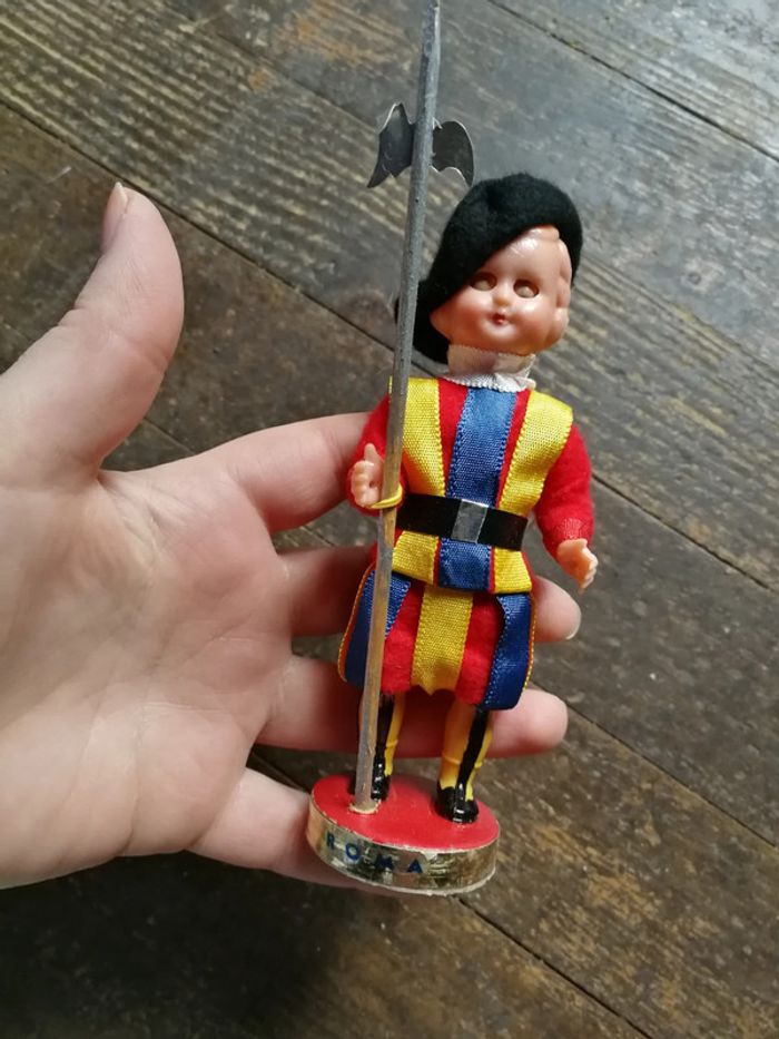 Poupée folklorique ancienne monde Garde Vatican Rome