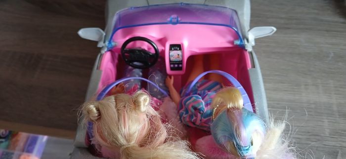 Voiture et barbies extra - photo numéro 8