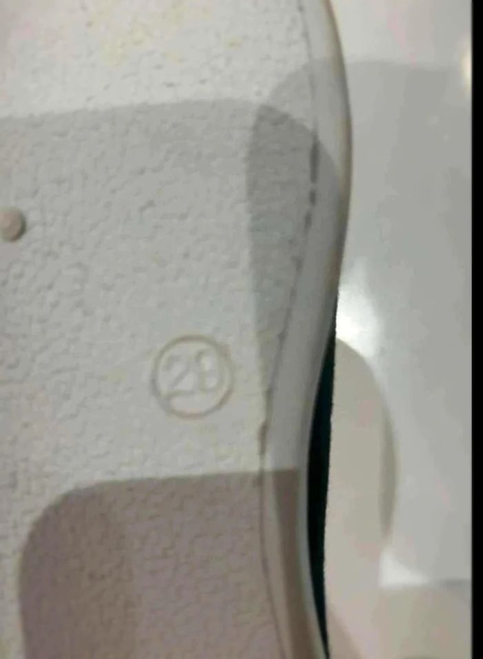 chaussure de  sport  gym neuve taille  29 - photo numéro 3