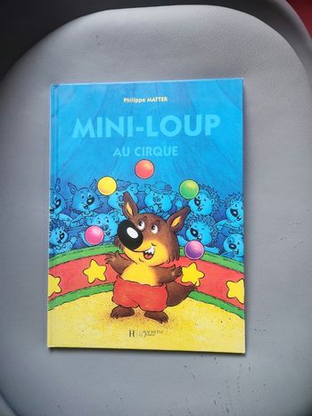 Mini loup au cirque