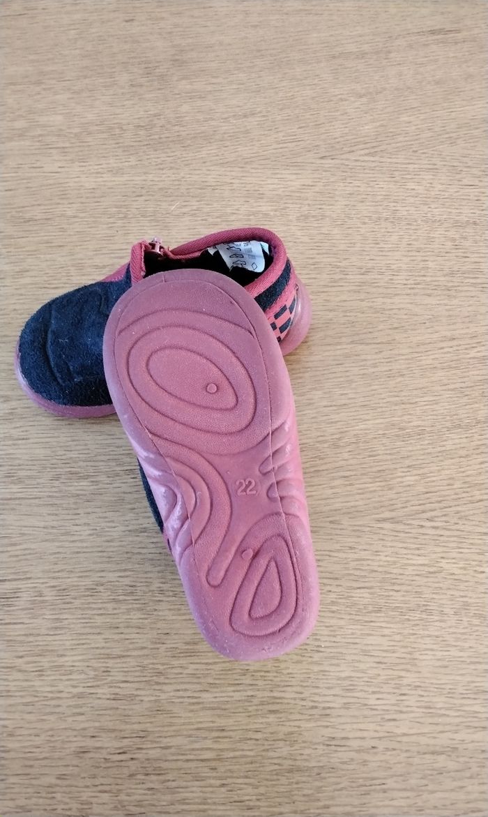 Chaussons , mixte , noir et rouge , fermeture , pointure 22 - photo numéro 3