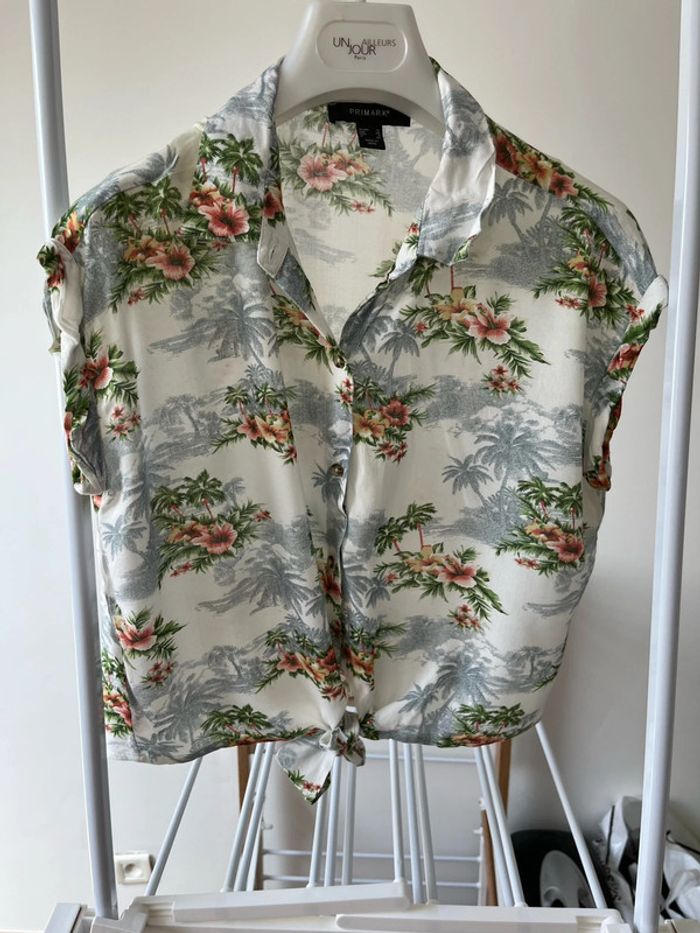 Chemisier à motifs oiseaux Kiabi taille M quelques bouloches très bon état - photo numéro 4