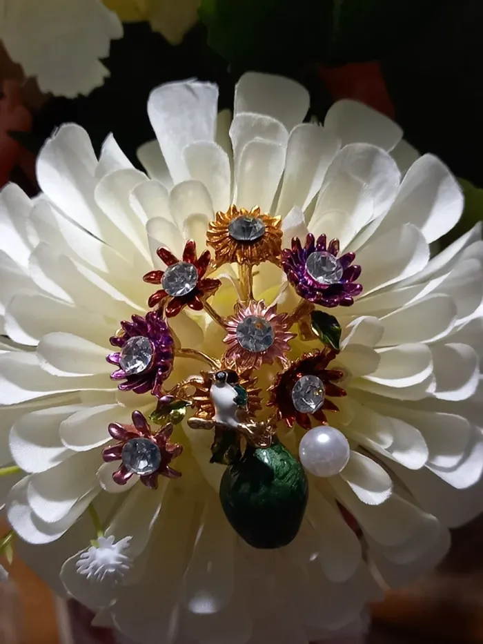 Broche en norme de vase avec son bouquet de fleur multicolore, très belle pour annoncer le printemps - photo numéro 7