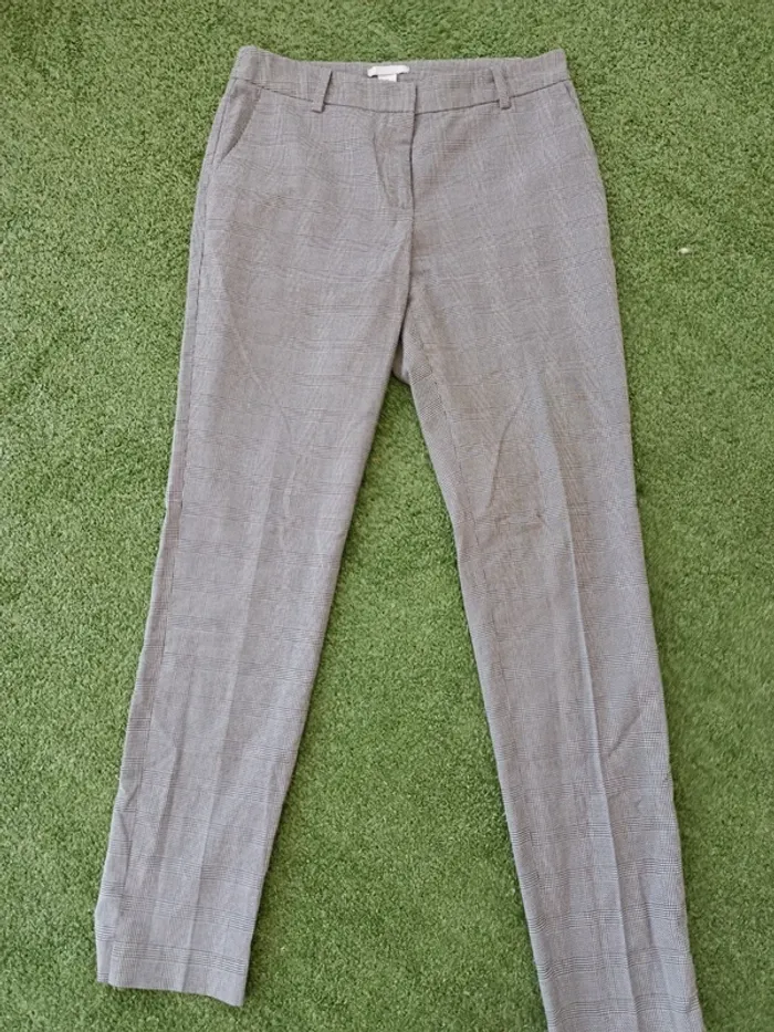 Pantalon droit a carreaux H&M taille S. Comme neuf.