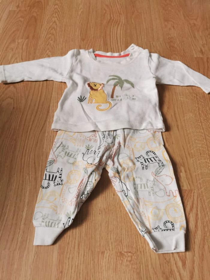 Lot 3 pyjama 6 9 mois - photo numéro 3