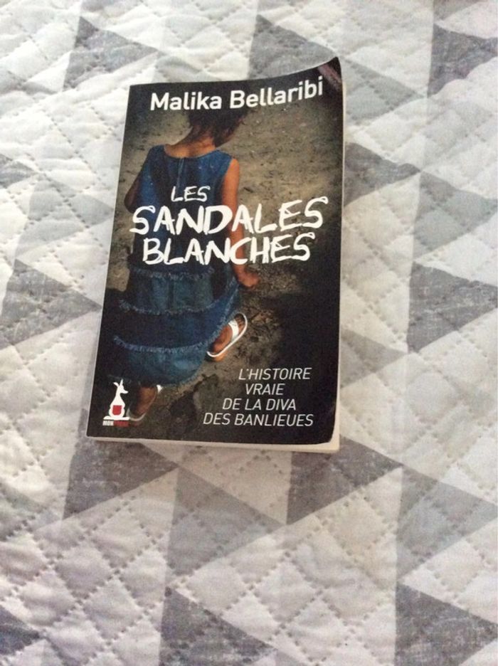 # les sandales blanches Malika Bellaribi - photo numéro 2