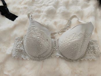 Superbe soutien gorge taille 110E Kiabi blanc