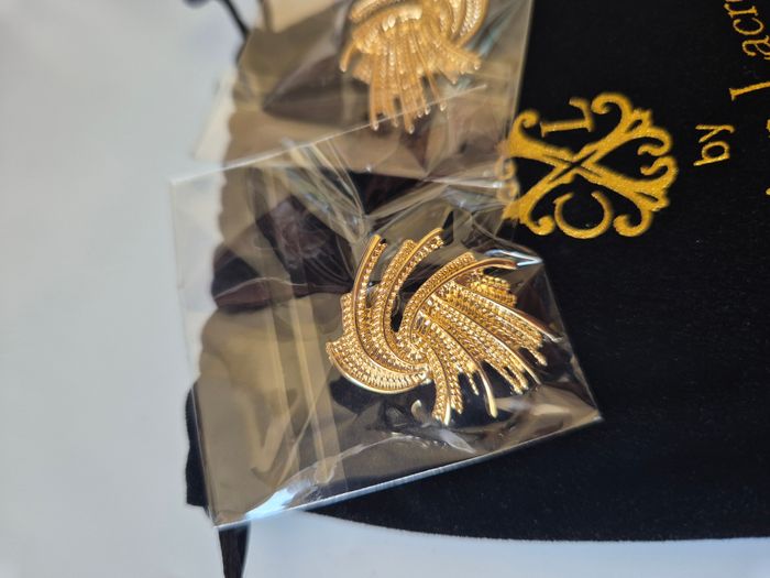 Boucles d'oreilles CXL by Christian Lacroix doré neuves - photo numéro 3