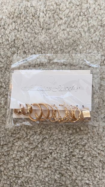 Ensemble de boucles d’oreilles doré