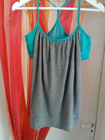 Tee shirt de sport avec brassière intégrée Mango