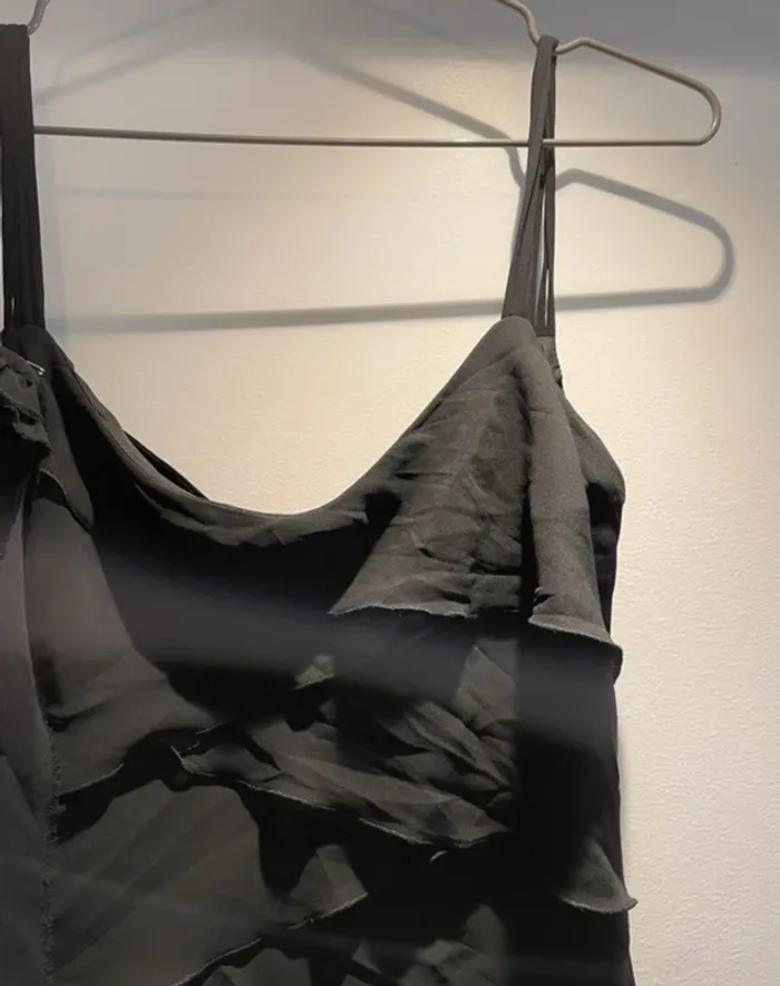 Robe noire fluide à volants – Jacqueline Riu – Taille 40 - photo numéro 3