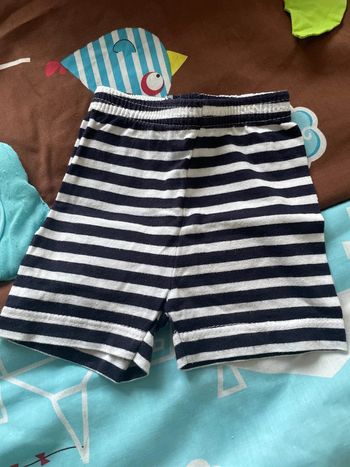 Short rayé marine et blanc