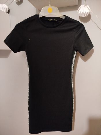 Petite robe noire taille 34 pull&bear