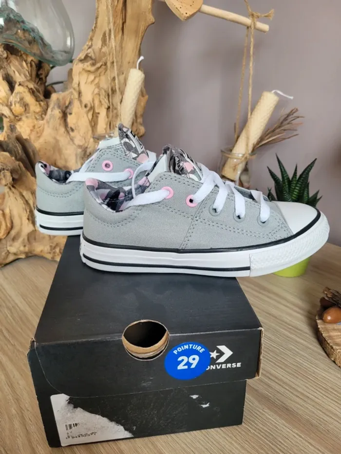 Converse pointure 29 neuves. - photo numéro 4