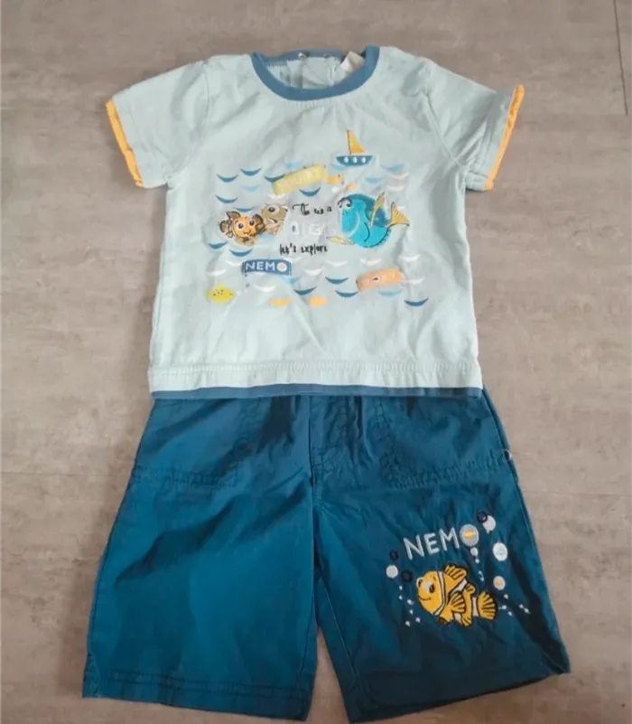 Ensemble t-shirt et short bébé garçon 12 mois Nemo comme NEUF