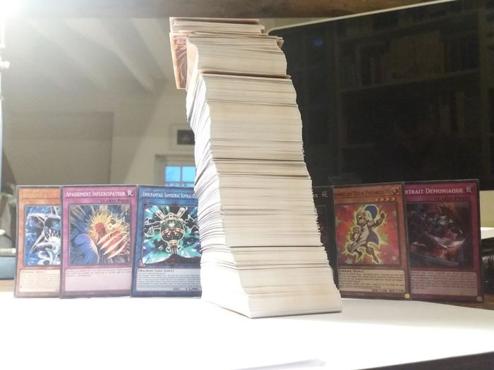 Lot plus de 900 cartes yu gi oh