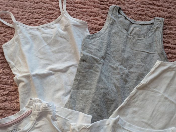 Lot de t shirts et Marcel 4/5ans - photo numéro 4