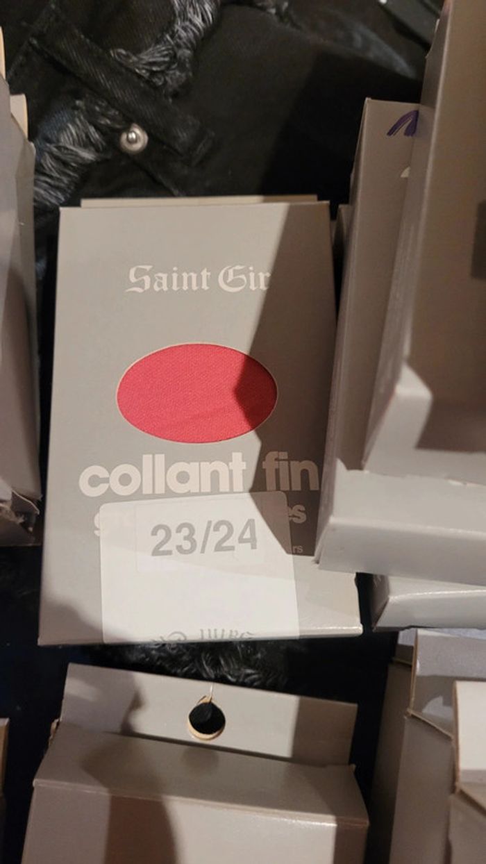 Lot de 25 collants fillettes 23/24 - photo numéro 4