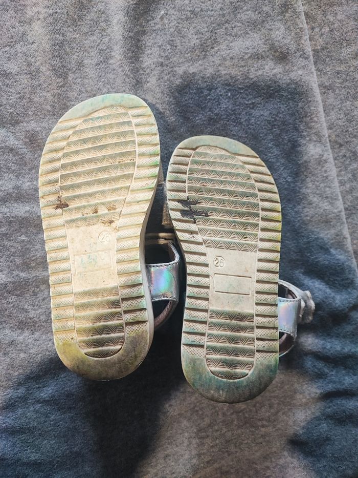 Sandales pointure 26 - photo numéro 4