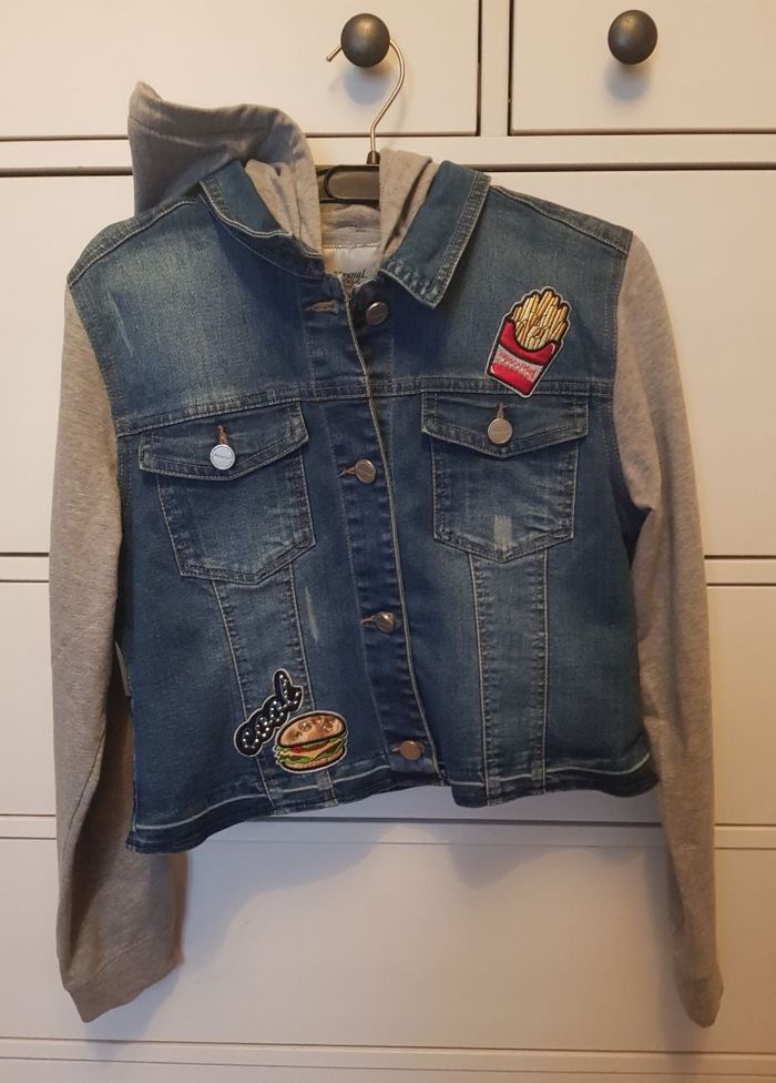 Veste en jean à capuche. Mayoral