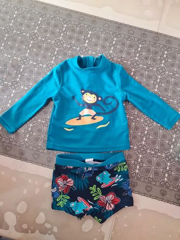 Maillot de bain 2 pièces taille 6-9 mois