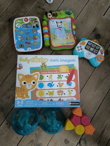 Lot de divers Jouets bébé
